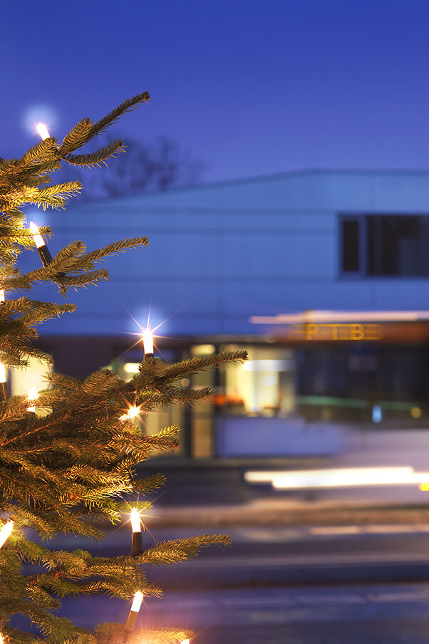 Christmas tree in front of the PTB site in Braunschweig