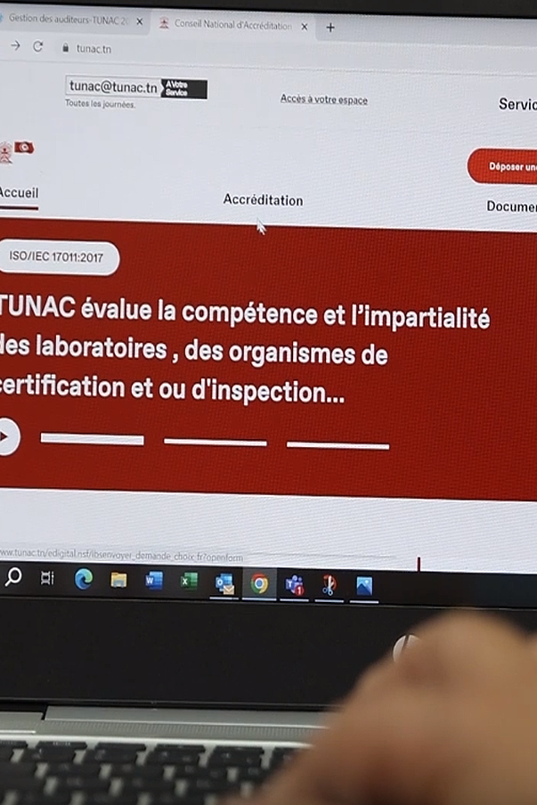 Vue partielle d’un écran d’ordinateur